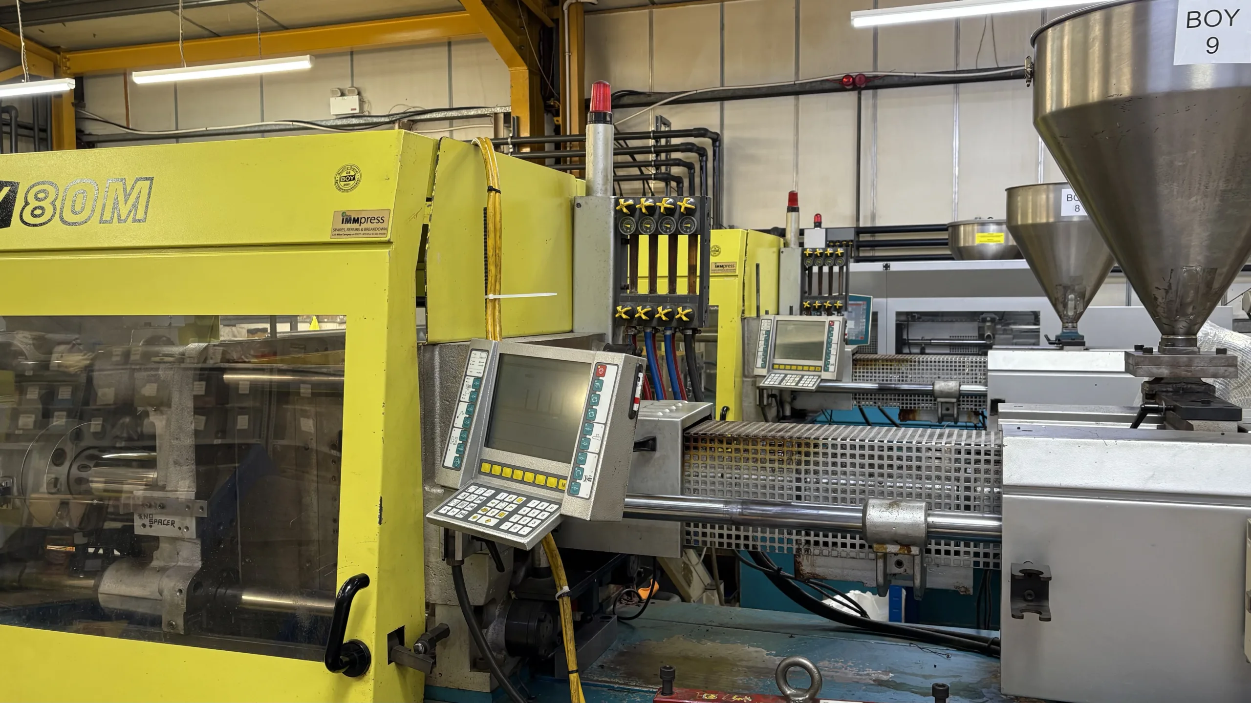 Boy 80T Injection Moulding Machine with hopper